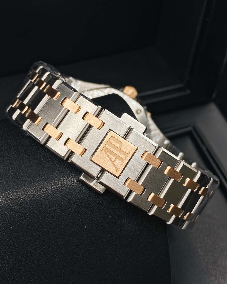 Audemars Piguet Royal Oak Selfwinding Silver dial, 37mm, Steel and 18k Rose gold, 2