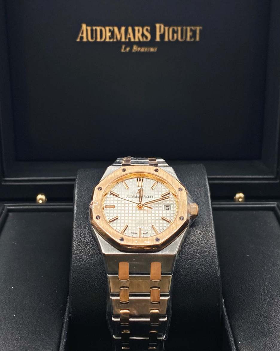 Audemars Piguet Royal Oak Selfwinding Silver dial, 37mm, Steel and 18k Rose gold, 4
