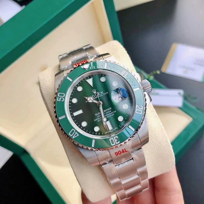 Submariner 116610LV 40mm Green Hulk Dial Watch 3