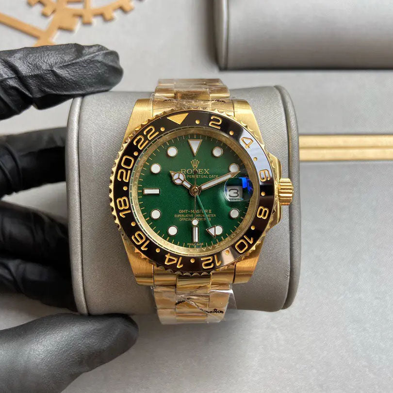 GMT-Master II 116718LN 40mm Gold Green Dial 2